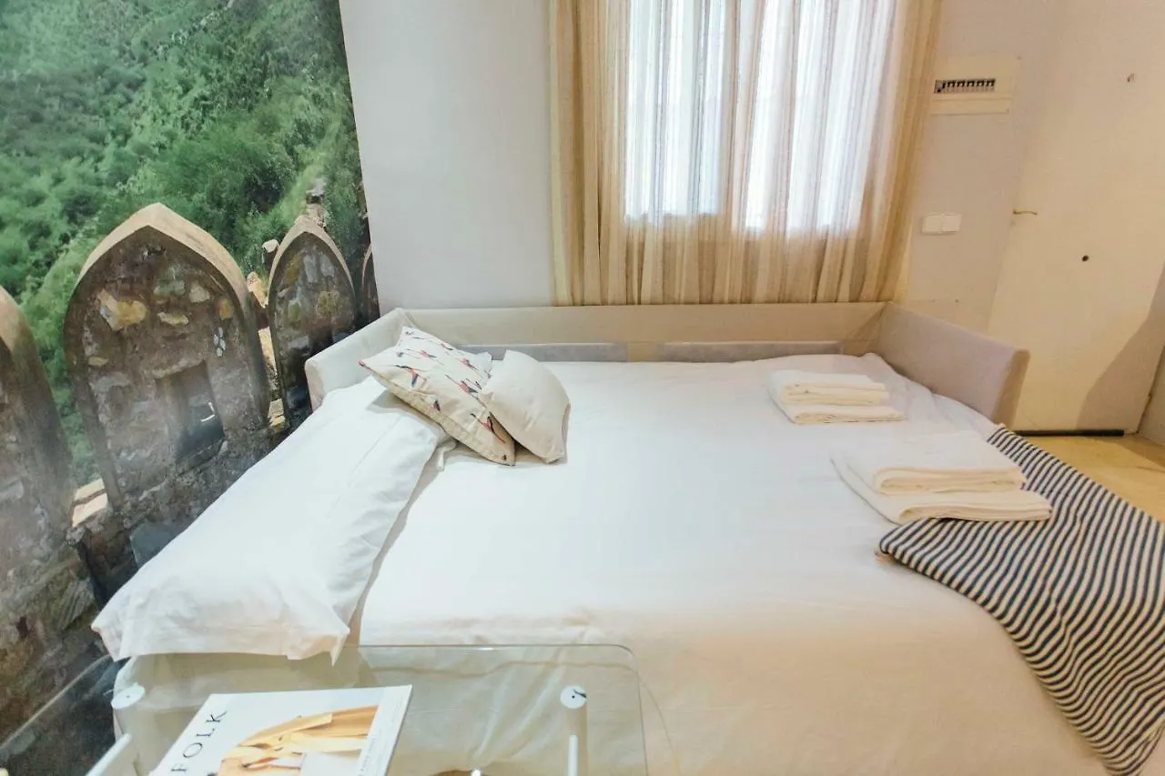 One & Lux- Lagar Apartamento Sevilha